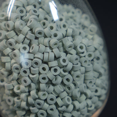 Volume des pores élevé ≥ 0,35 ml/g Alkyne pour récupérer les particules cylindriques grises ou noires de butène
